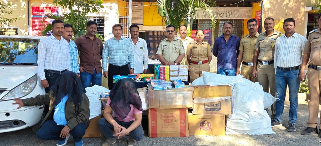 WhatsApp Image 2025-12-20 at 15.30.45 - NewsNation Online चंदनझिरा पुलिस द्वारा ₹12 लाख का अवैध गुटखा और पान मसाला जब्त करने की कार्रवाई, साथ ही दो आरोपी हिरासत में।