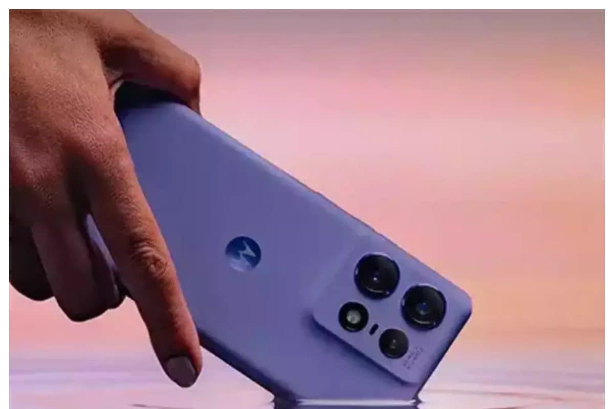 ₹35999 से गिरकर ₹24568 का हुआ Motorola का ये धाकड़ फोन मिलता है 3x जूम वाला 50MP कैमरा 125W चार्जिंग - NewsNation Online